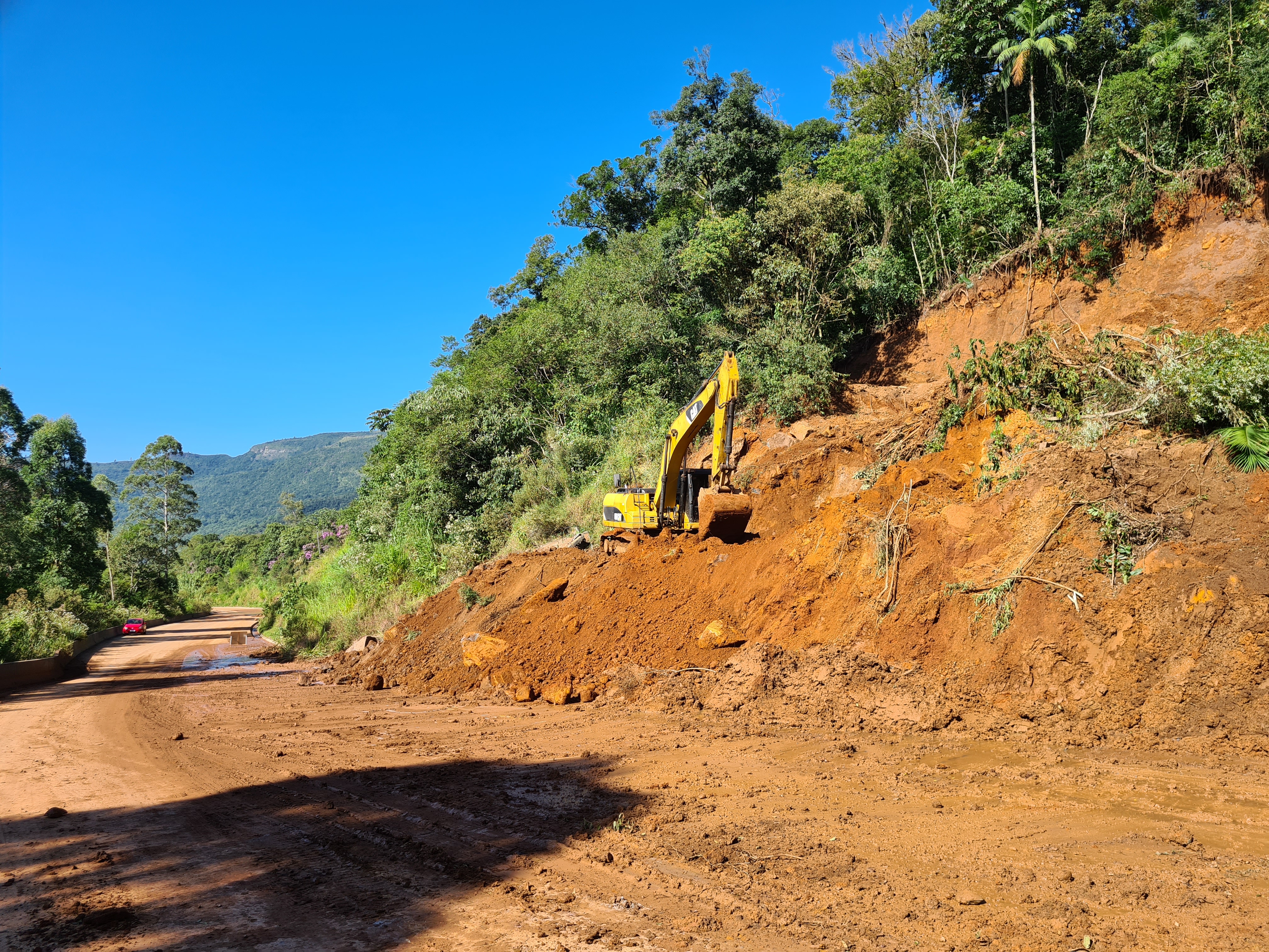 DNIT avança com serviços de manutenção da Serra da Rocinha após escorregamentos