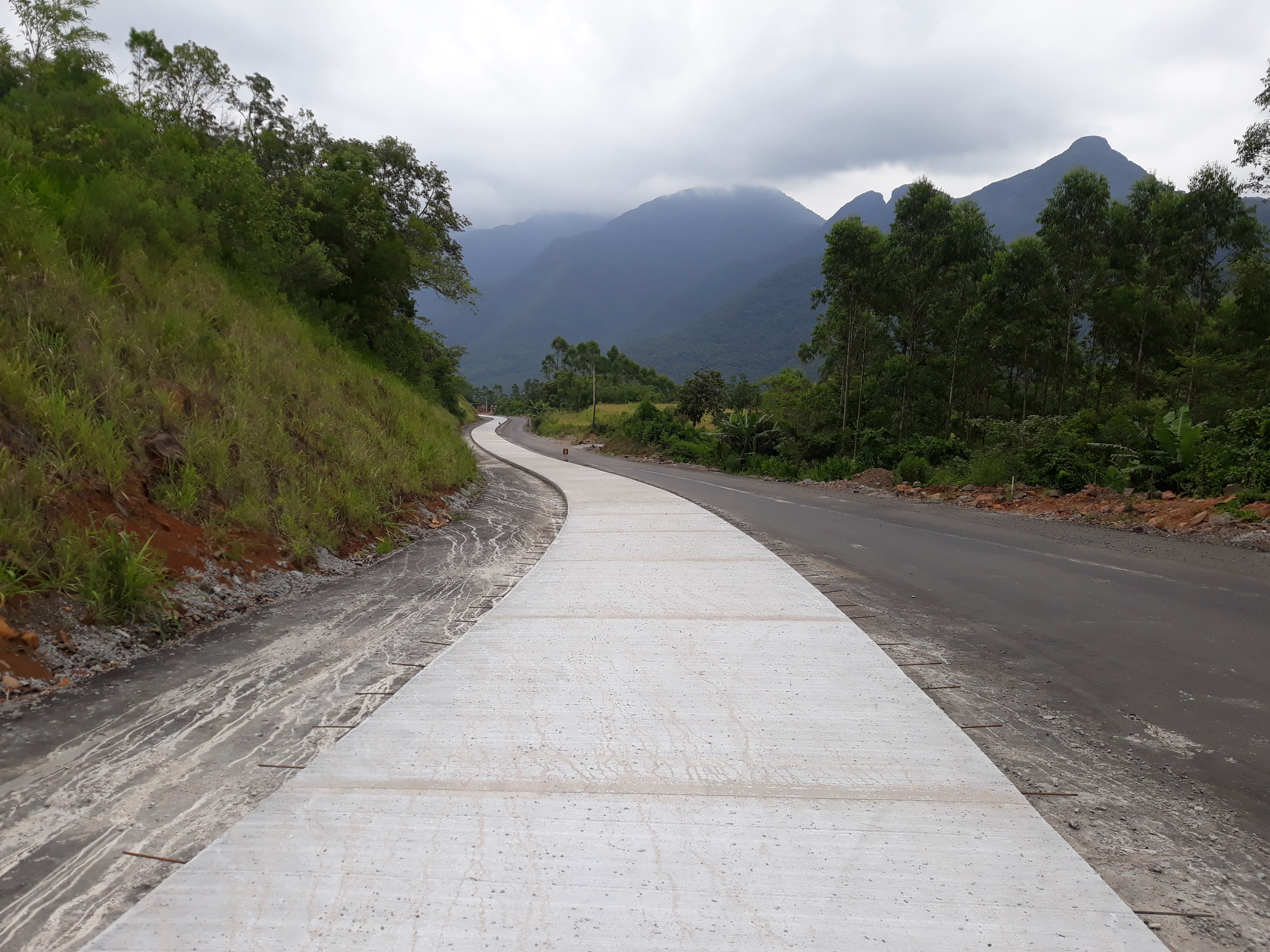 Pavimentação da Serra da Rocinha avança nas obras da BR-285/RS/SC