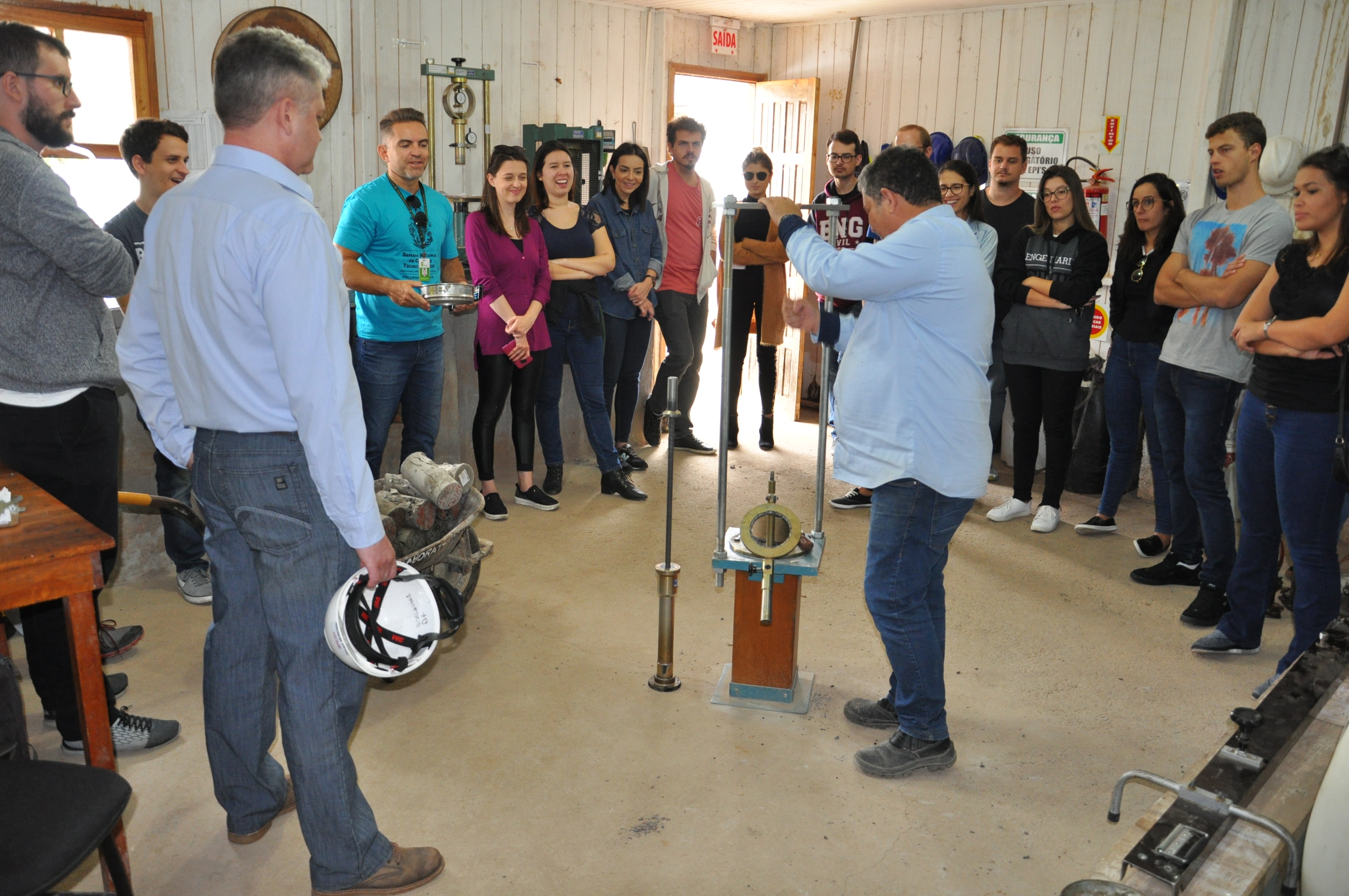 Alunos do curso de Engenharia Civil visitam as obras da BR-285/RS/SC
