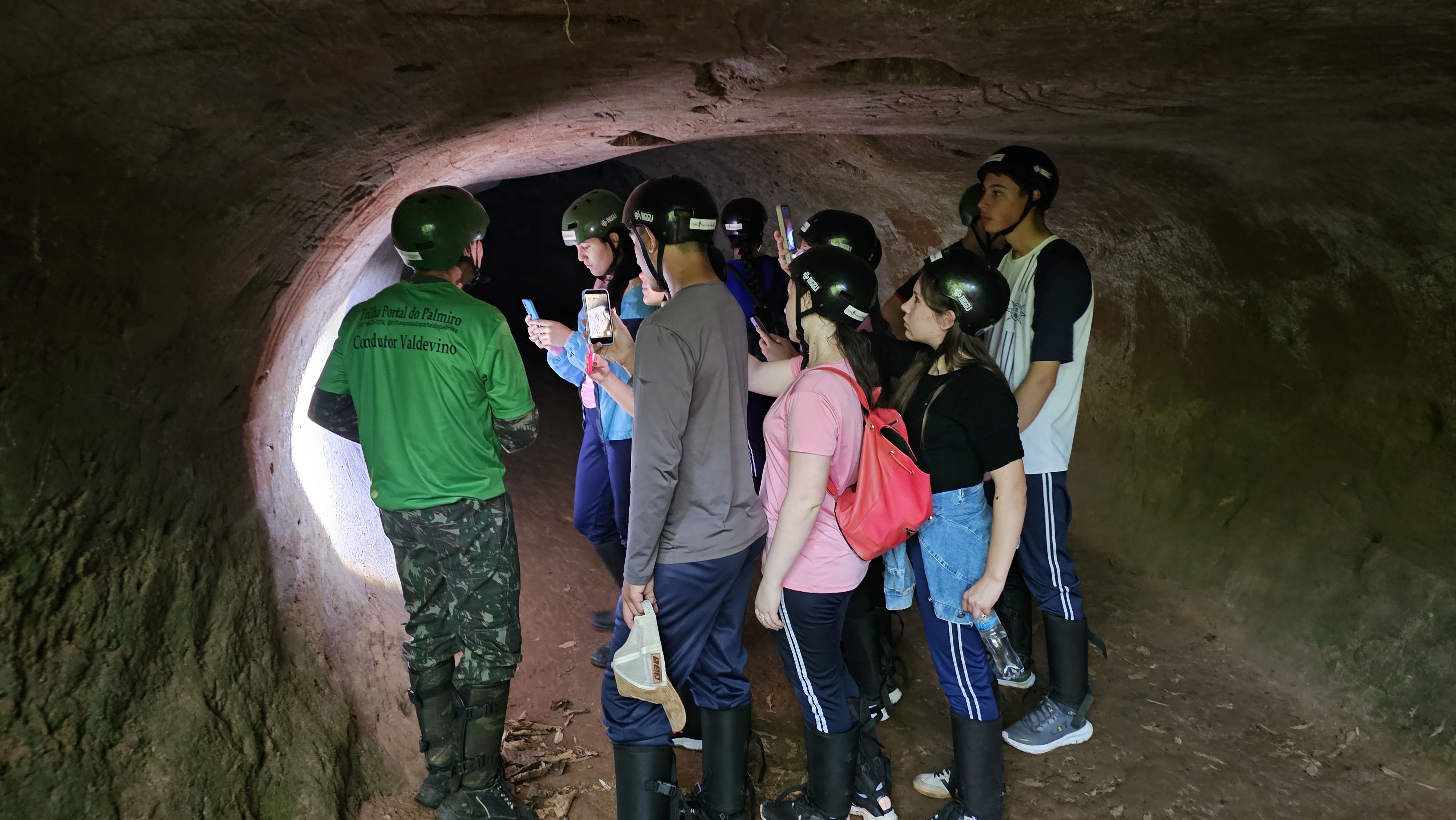 Projeto educativo promove visita à paleotoca de Timbé do Sul